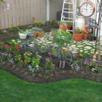 Original design of a flower bed with your own hands