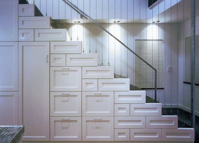 Do-it-yourself storage system under the stairs