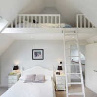Camera da letto per bambini fai-da-te in soffitta