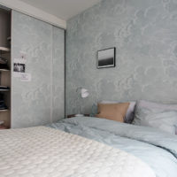 Wallpaper with clouds on the walls of the bedroom