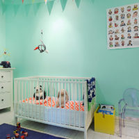 Chambre pour le nouveau-né aux couleurs menthe