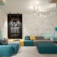 The combination of mint color with other shades in the interior of the living room