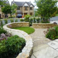 Decorating the courtyard with stone walls