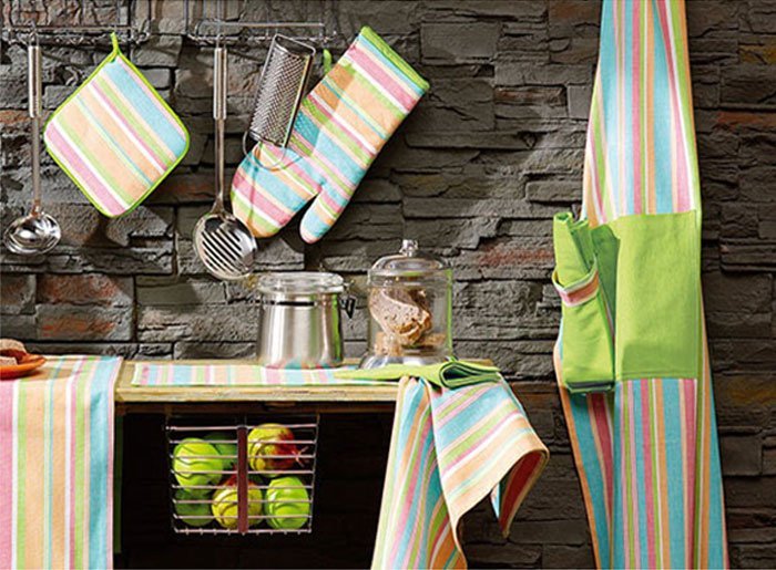 DIY kitchen space decor with do-it-yourself textiles.