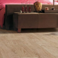 Laminate with oak on the floor in the living room