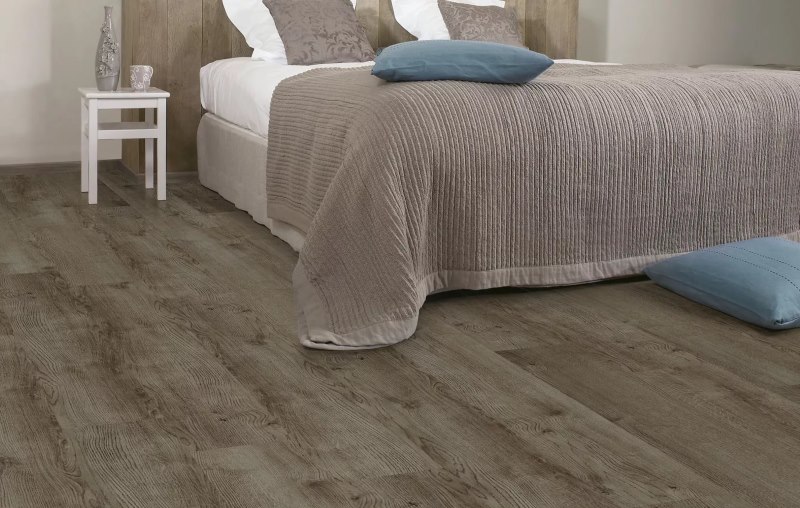 Laminate under the tree in the bedroom interior
