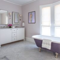 Lavender color in the design of the bathroom