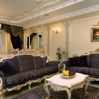 Stucco molding in a classic living room