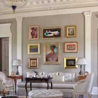Embossed molding with stucco molding in the living room