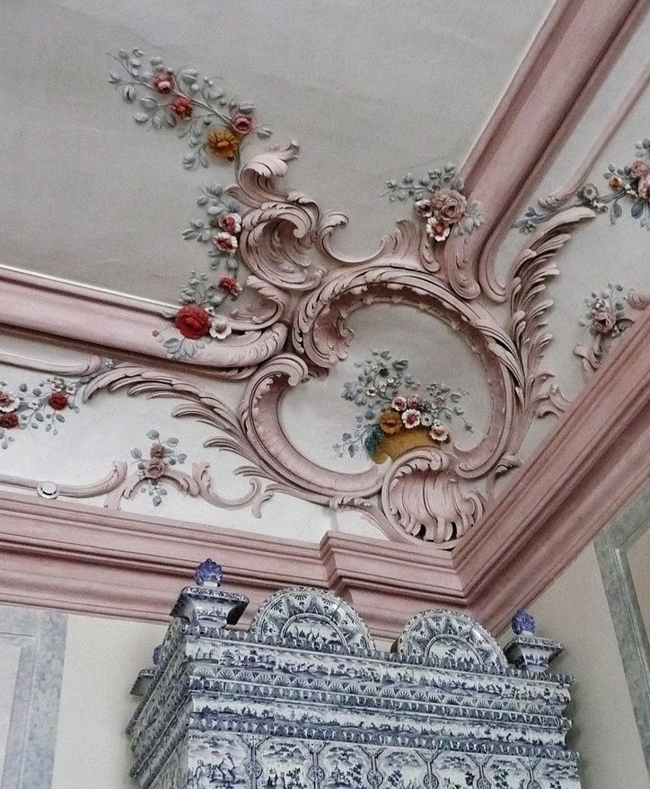 Beautiful decorative cornice made of polyurethane stucco molding