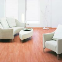 Imitation mahogany on the living room floor