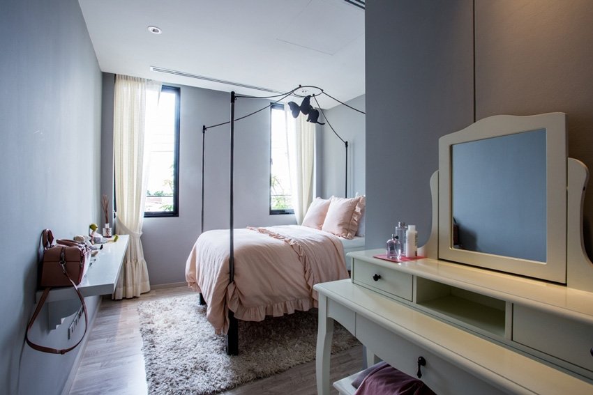 Design a small bedroom in bright colors