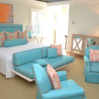 The combination of orange and turquoise in the bedroom with a fashionable design