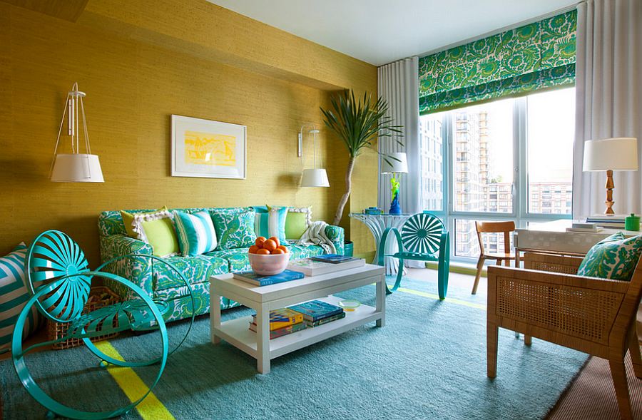The combination of mint and yellow colors in the interior of the living room