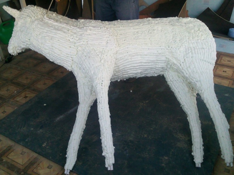 Making garden deer from polyurethane foam