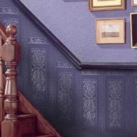 The rich design of the flight of stairs with the help of paint wallpapers