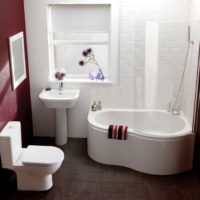Compact bathtub interior