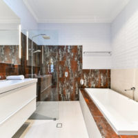 Minimalism in the interior of the bathroom