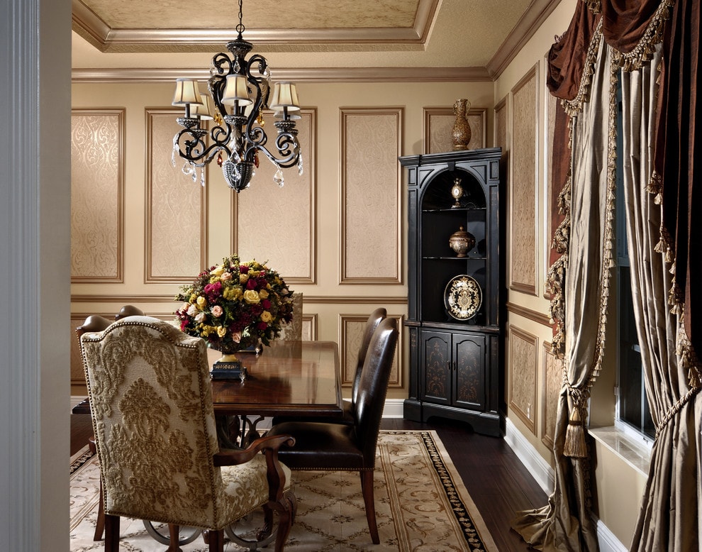 The use of painted moldings in interior design