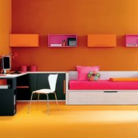 Different shades of orange in the design of the living room