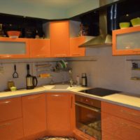 Acrylic facades in orange in the kitchen