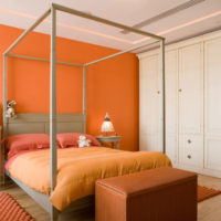 Moderna camera da letto arancione