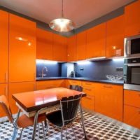 Glossy fronts of orange in the kitchen