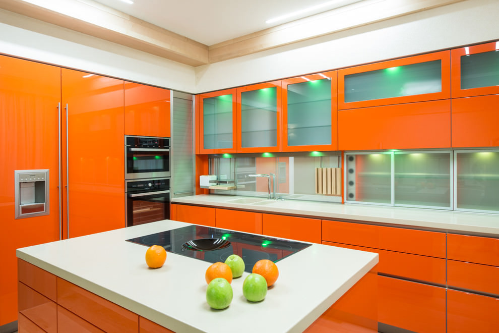 The combination of orange and white in the interior of the kitchen