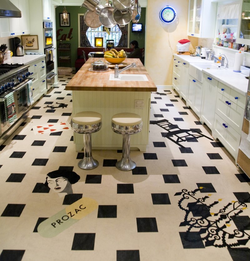 The original design of the floor in the kitchen using unusual linoleum