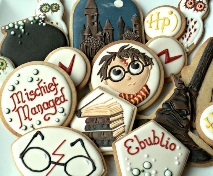 Harry Potter-themed cookies for decorating a table for a birthday of a child