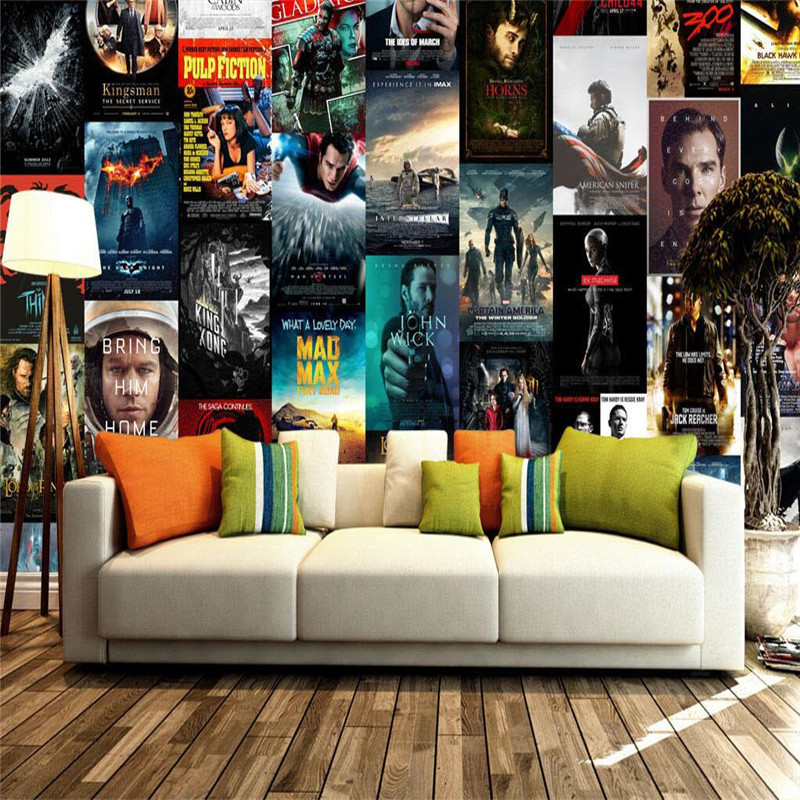 Décoration murale dans le salon avec des affiches avec des personnages de longs métrages