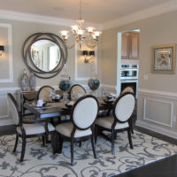 Decor moldings of the dining area in a classic style