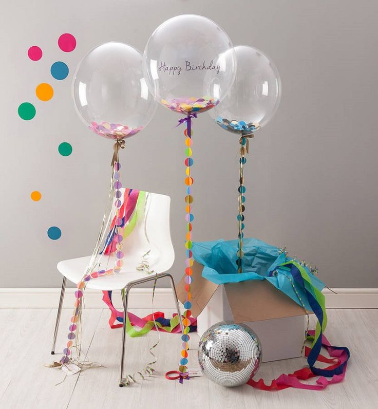 Ballons à l'hélium pour décorer l'anniversaire d'un petit bébé