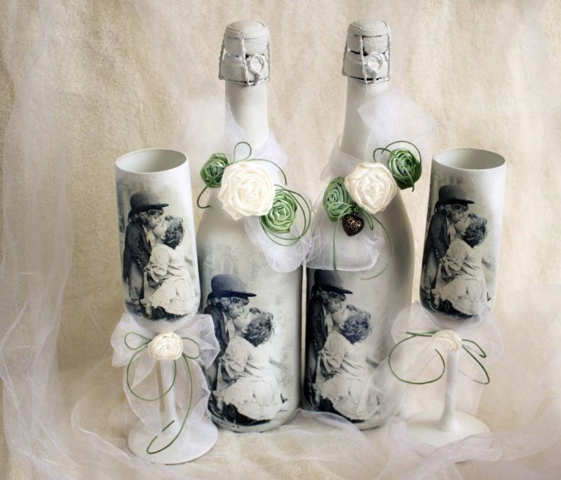 Decoupage champagne bottles for a wedding