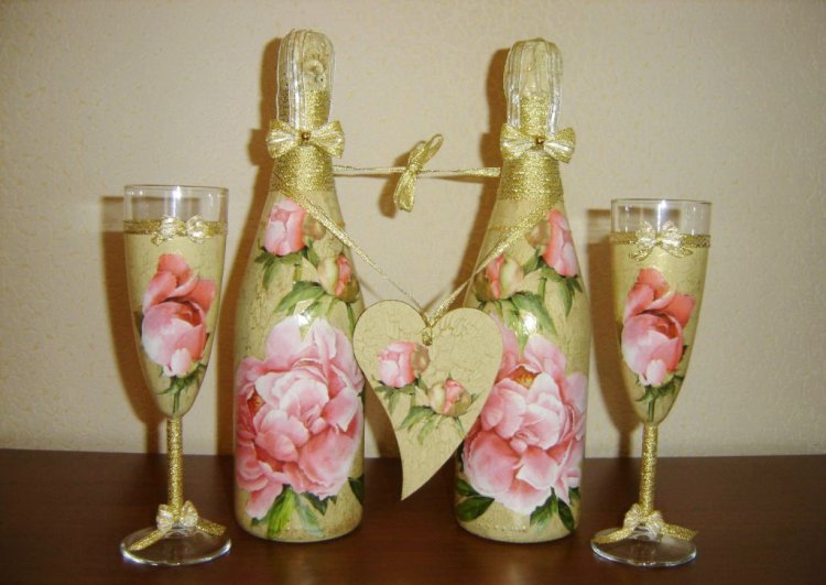 Decoration of wedding bottles using decoupage technique with flowers