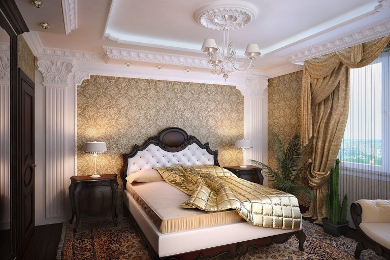 Enorme letto in legno in una camera da letto in stile classico