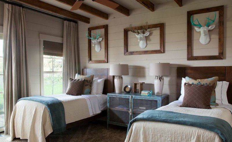 Rustic bedroom design for two young people