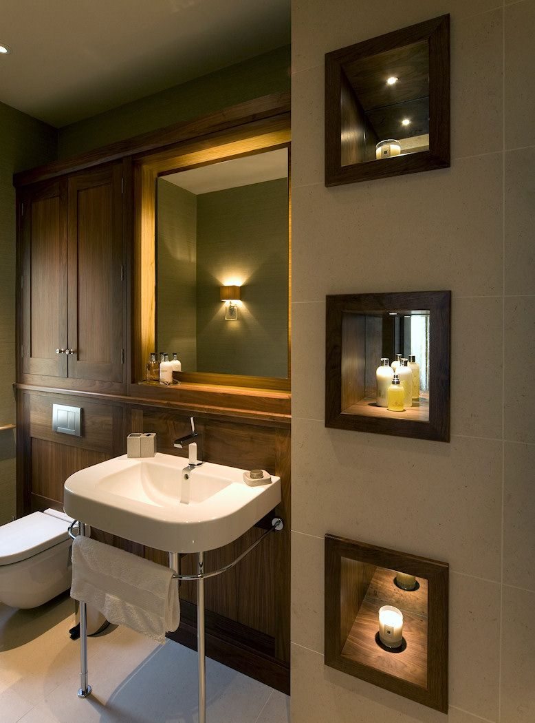 Miroirs lumineux dans la salle de bain
