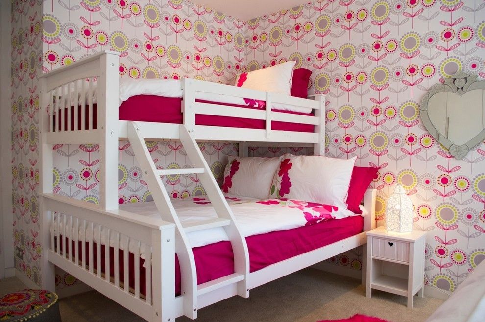 Bunk bed in a room with flowers on the wallpaper