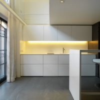 Minimalist white kitchen set