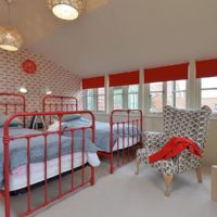 Letti rossi nel design della camera dei bambini