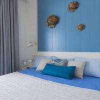 Nautical-style wall decoration over the head of the bed