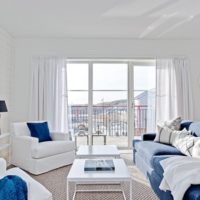 The combination of blue and white in the living room marine style