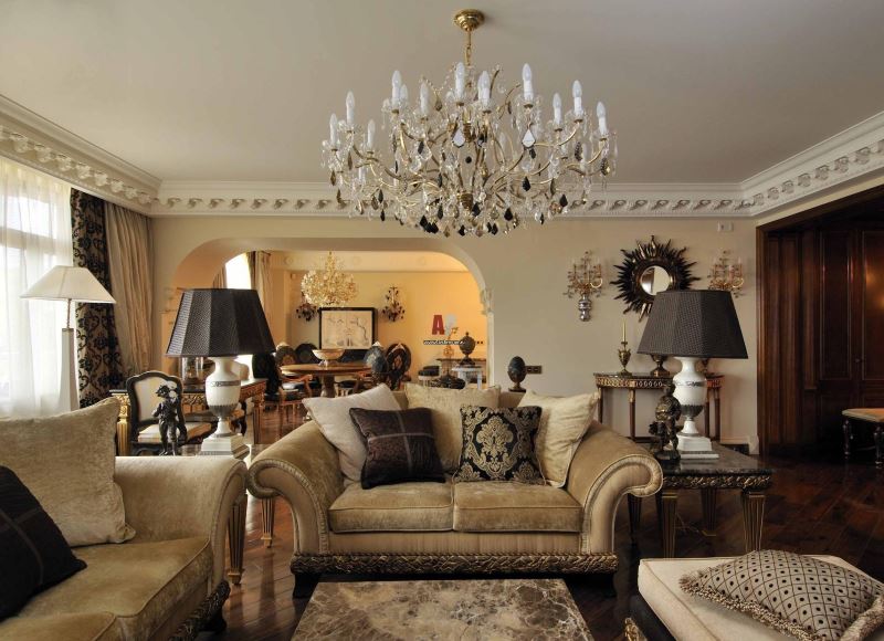 Crystal chandelier in the interior of a classic living room
