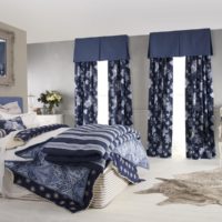 Blue color in the design of the bedroom