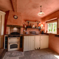 Colore rosa nel design della stanza della casa di campagna