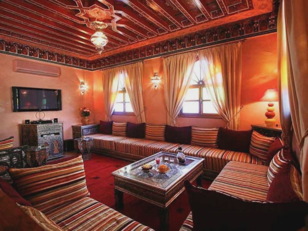 Red color in the interior of a Moroccan living room