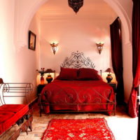 Red color in the design of an oriental style bedroom