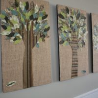 Applique on the living room wall using burlap