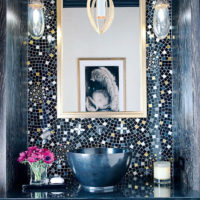 Glossy mosaic in the design of the bathroom